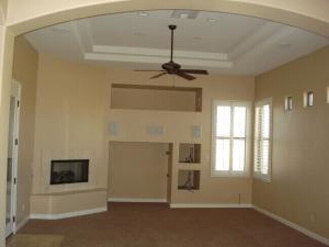 Foto del edificio - COMING SOON...BEAUTIFUL HOME ON HUGE LOT!