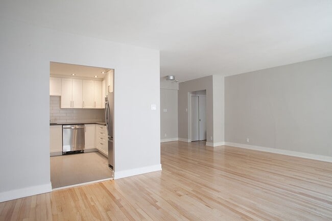 Building Photo - 3468 Rue Drummond