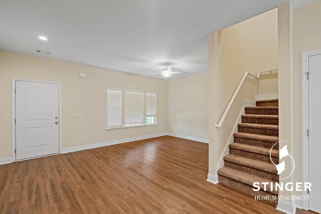 Building Photo - 204 Admiration Ave