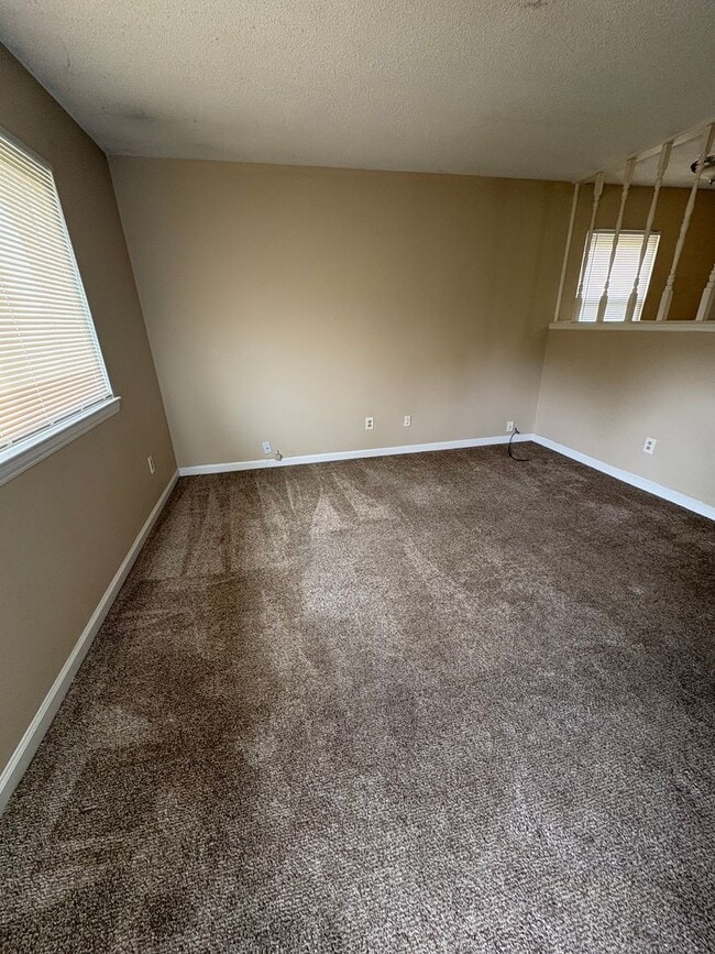 Photo - 4989/4991 Eastview Terrace Apartment
