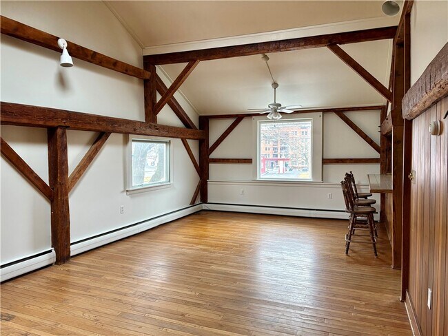 Foto del edificio - 116 W High St