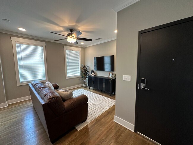 Foto del edificio - Beautiful Fully Furnished 1 Bed 1 Bath in ...