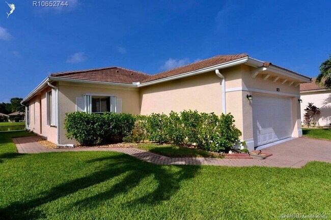 Building Photo - 873 SW Rocky Bayou Terrace