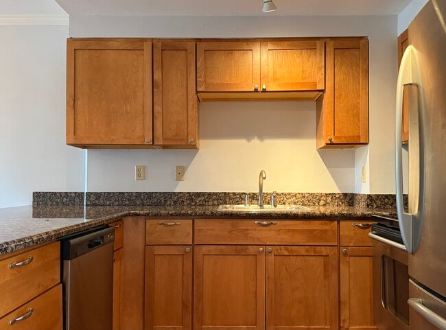 Building Photo - 3915 Saint Charles Ave