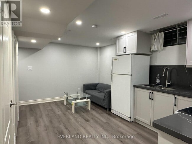 Building Photo - 10 Damian Dr