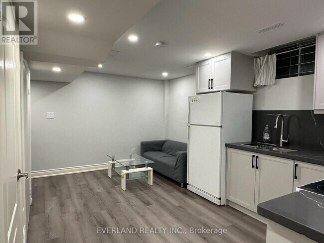 Photo du bâtiment - 10 Damian Dr