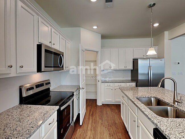 Foto del edificio - 6240 Bridlewood Ln