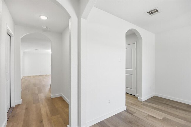 Building Photo - 4001 Cressler Ln