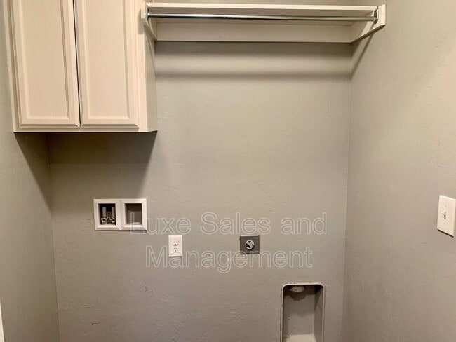 Building Photo - 413 Washington Ave E