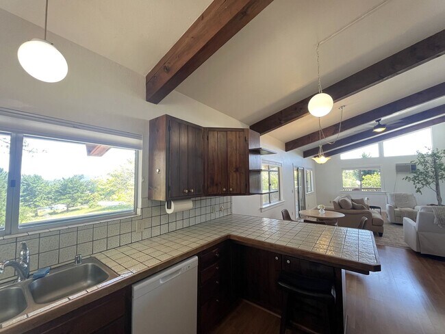 Foto del edificio - 886 Pine View Dr