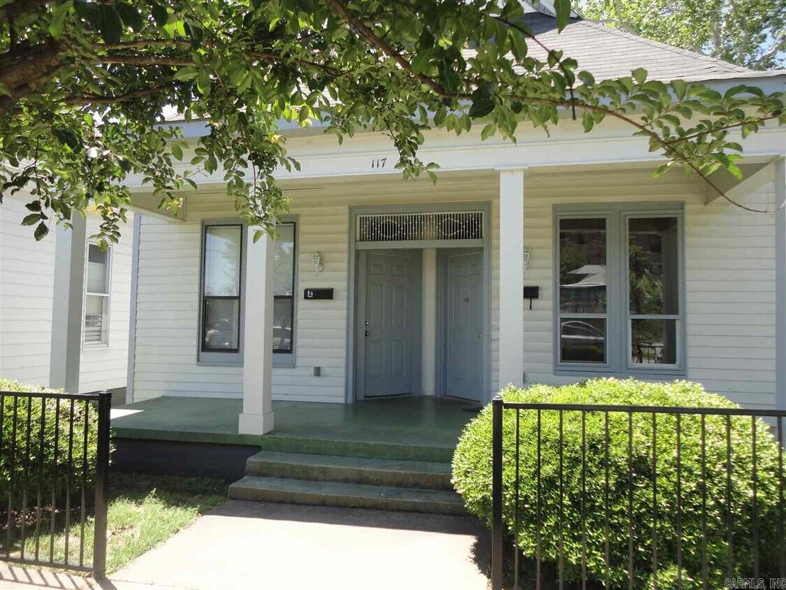 Primary Photo - 117 W 15th St