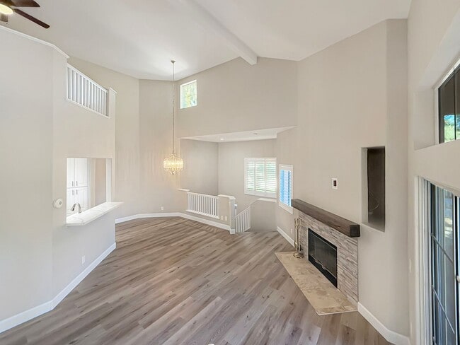 Foto del edificio - Great 2B/2BA + Loft Townhome in Carmel Mountain Ranch!