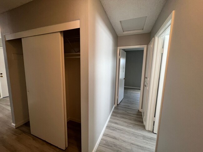 Foto del edificio - Newly Updated 4/2 Home! Remodeled Bathroom...