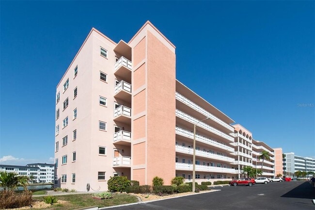 Building Photo - 6025 Shore Blvd S