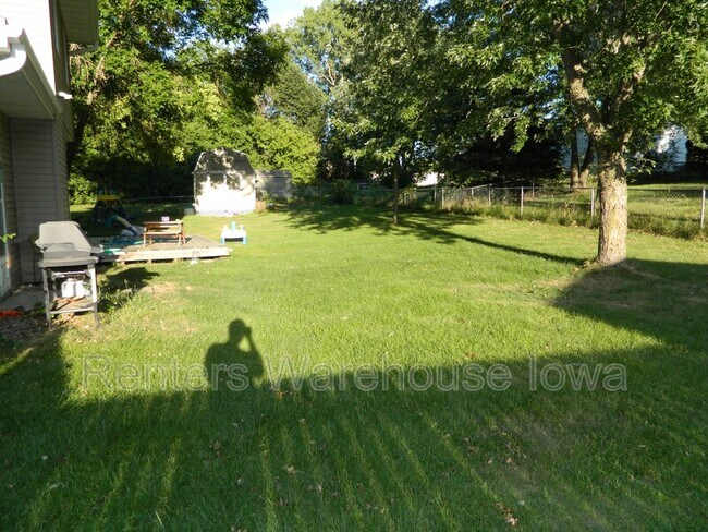 Building Photo - 108 NE 7th Ct
