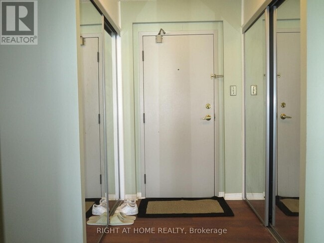 Building Photo - 570 Proudfoot Ln