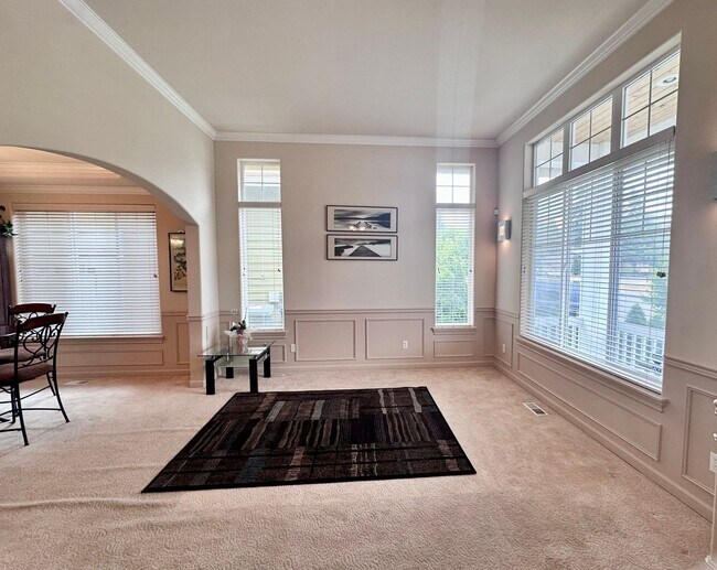 Photo - Spacious 5 bedroom home in Renton Highlands