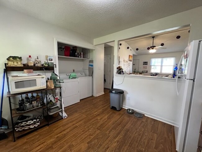 Foto del edificio - 2 Bed / 1 Bath Duplex – Close to Base!