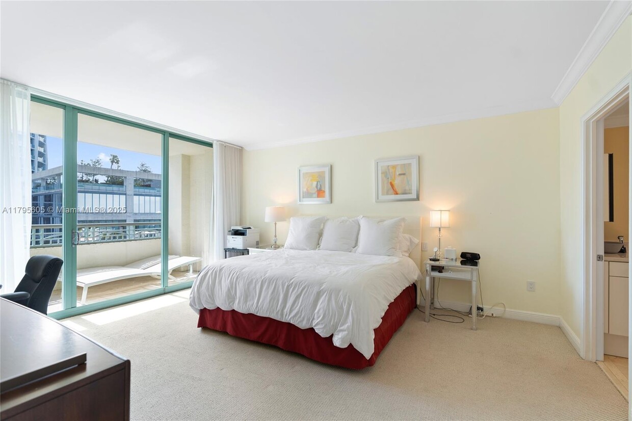 Foto principal - 3350 SW 27th Ave