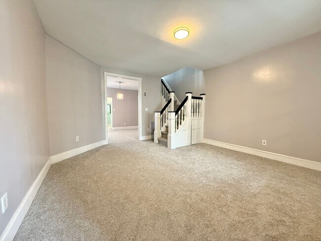 Photo - Spacious 3-Bedroom Home with Porches in Co...