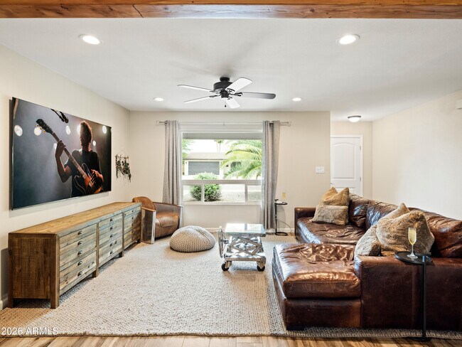 Building Photo - 8543 E Mitchell Dr