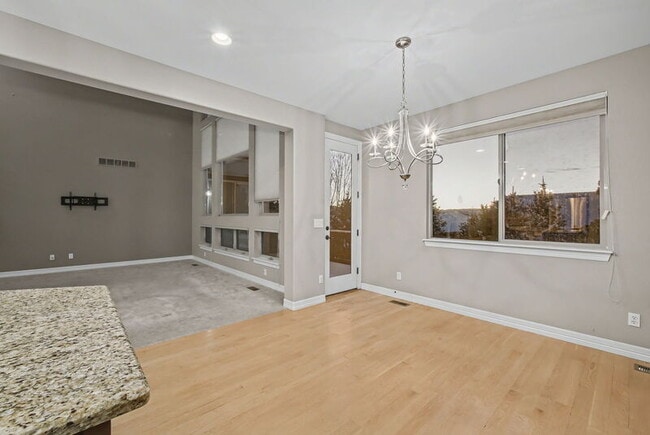 Building Photo - 9685 Sunset Hill Cir