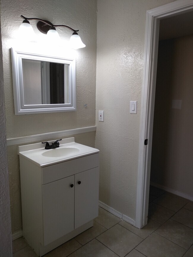 Building Photo - 6917 Alto Rey Ave Apt A