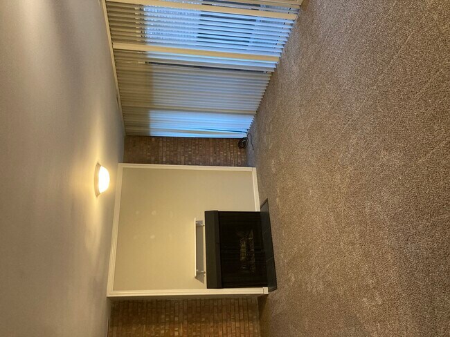 Foto del edificio - 5854 Forest View Rd