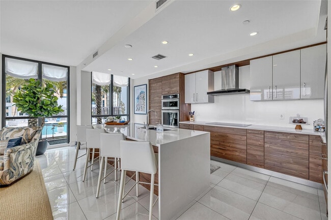 Building Photo - 100 E Las Olas Blvd