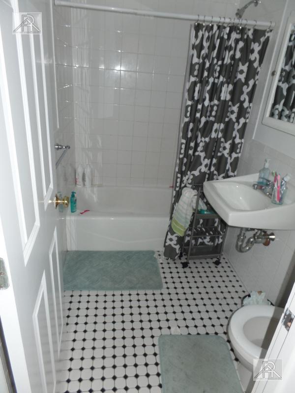 Building Photo - 25 Glenville Ave