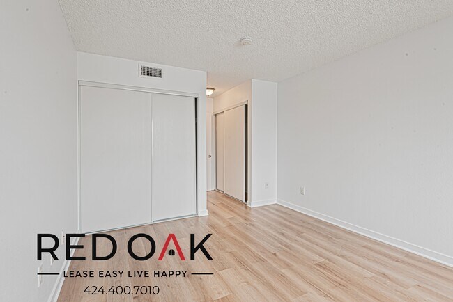 Foto del edificio - 11817 Victory Blvd