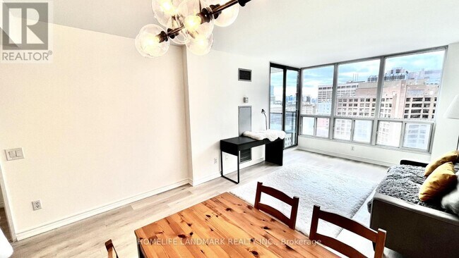 Photo du bâtiment - 750 Bay St.