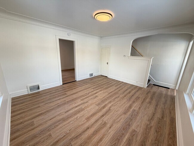 Foto del edificio - Remodeled 2 Bedroom - AVAILABLE 08/07/2026