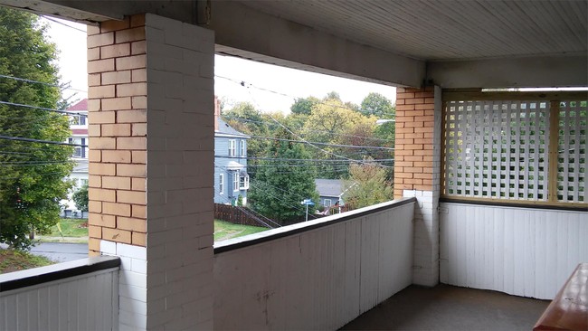 Building Photo - 211 Ridgewood Ave
