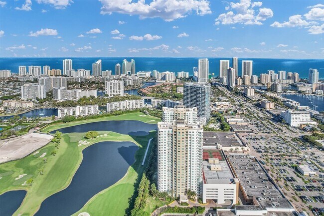 Foto del edificio - 1745 E Hallandale Beach Blvd