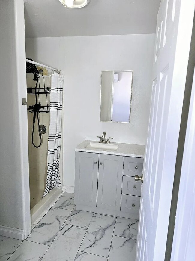 Foto del edificio - 13003 Liggett St