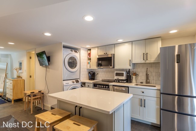 Building Photo - 316 Seaton Pl NE