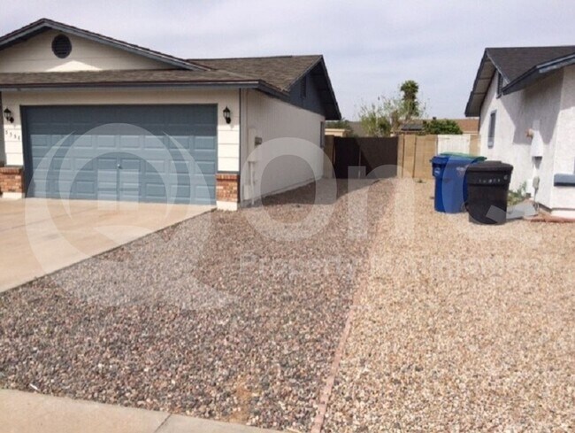 Foto del edificio - 3356 E Carmel Ave