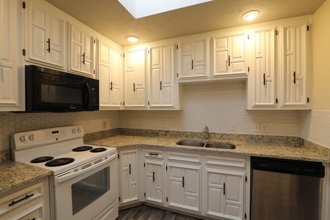 Building Photo - 4106 San Mateo Dr