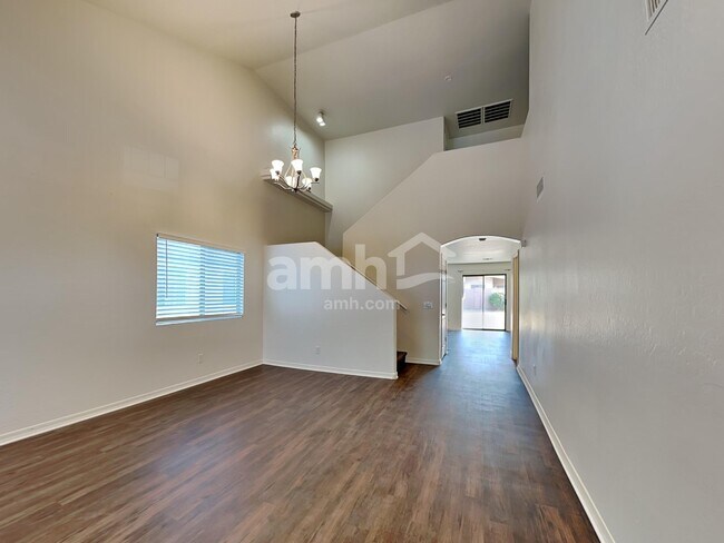Building Photo - 3318 W Sunland Ave