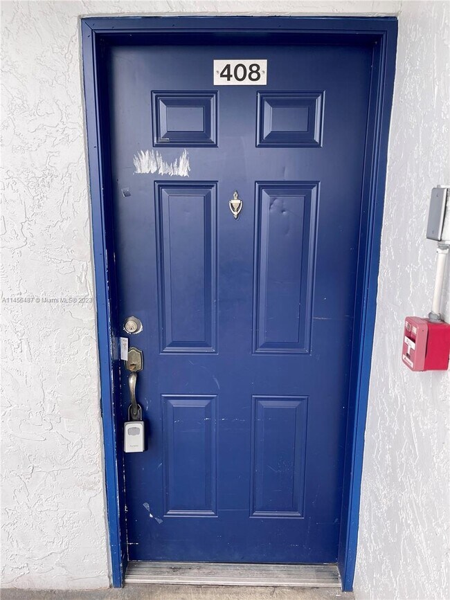 Foto del edificio - 8540 N Sherman Cir