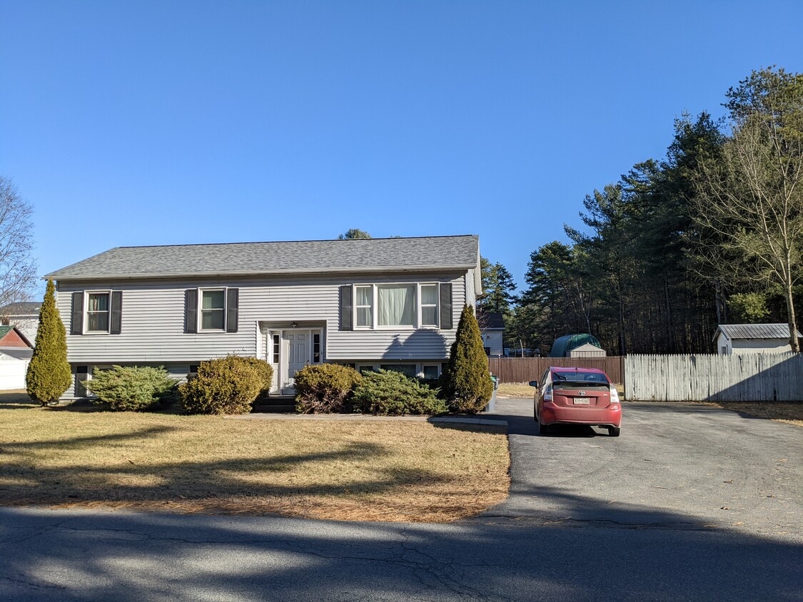 40 Minnesota Ave, Queensbury, NY 12804 Townhouse for Rent in