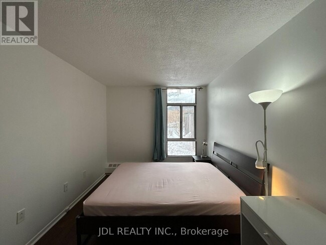 Photo du bâtiment - 1701 McCowan Rd