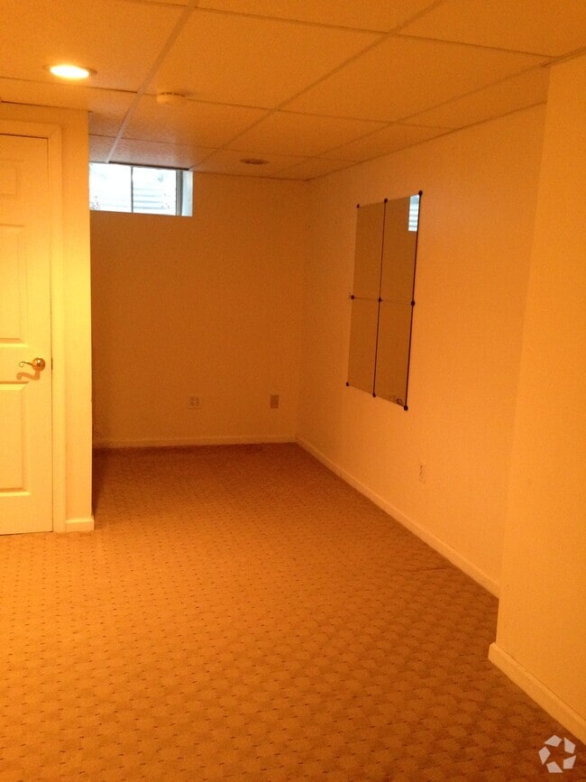Building Photo - 202 Dresher Woods Drive