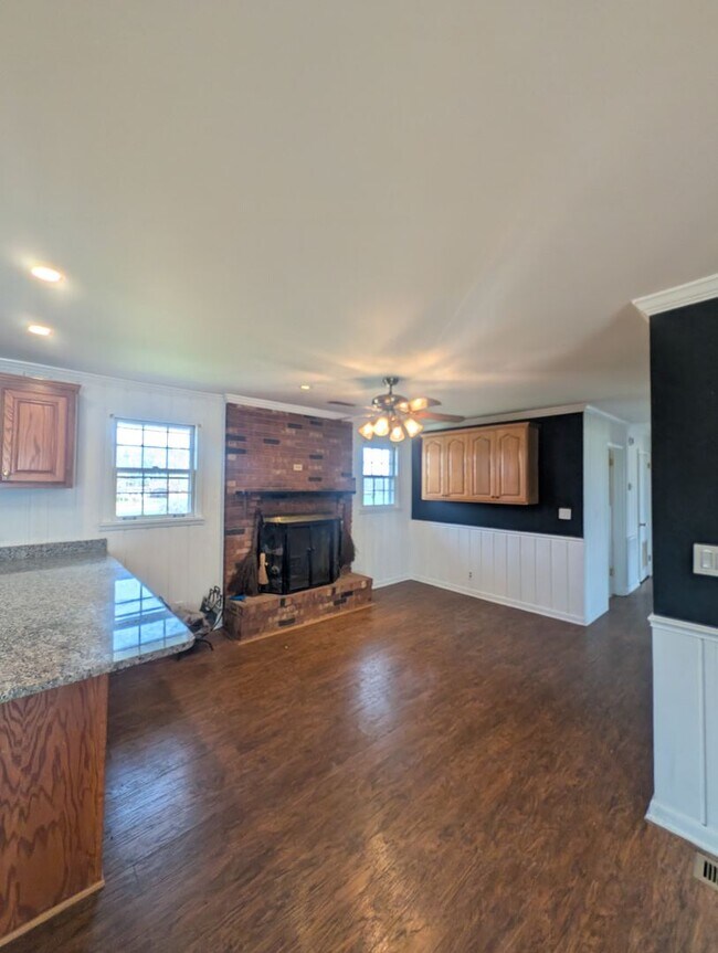 Foto del edificio - Available Now!!! Charming 3-Bedroom Brick Ranch Close to Nashville!