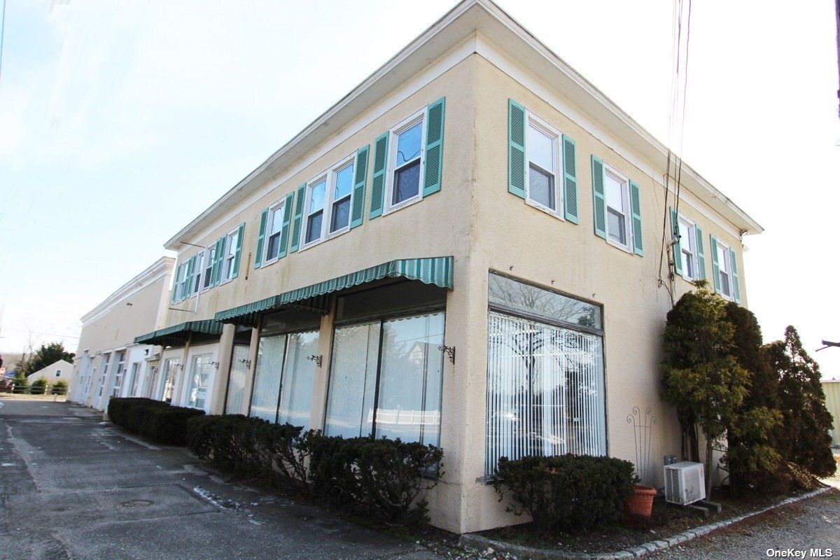 Primary Photo - 423 Montauk Hwy