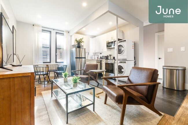 Building Photo - Queen room in 4-bed/2.0-bath Home
