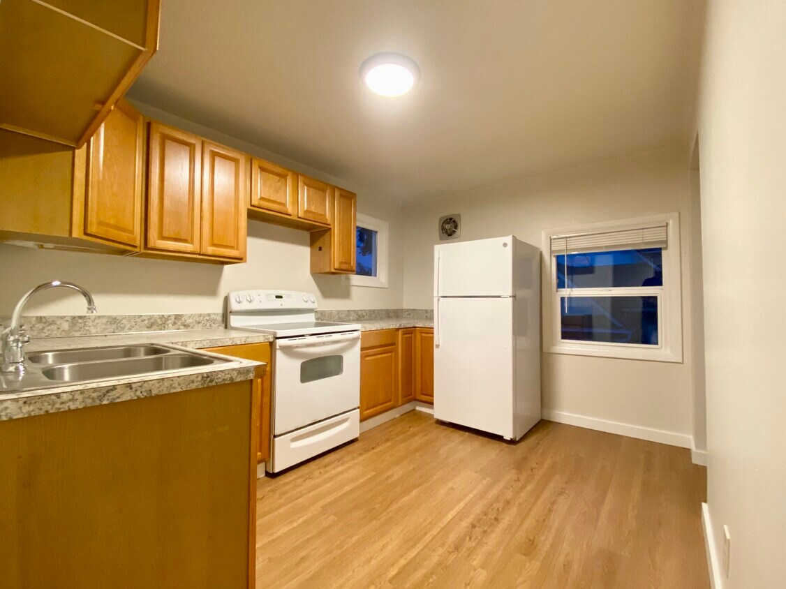 407 W Magnolia St Unit B, Centralia, WA 98531 Apartments in Centralia