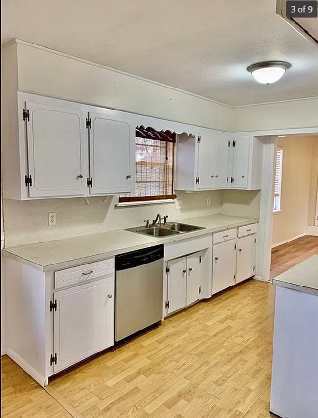 Building Photo - 3 Bedroom 2 Bath home for rent in Van Buren