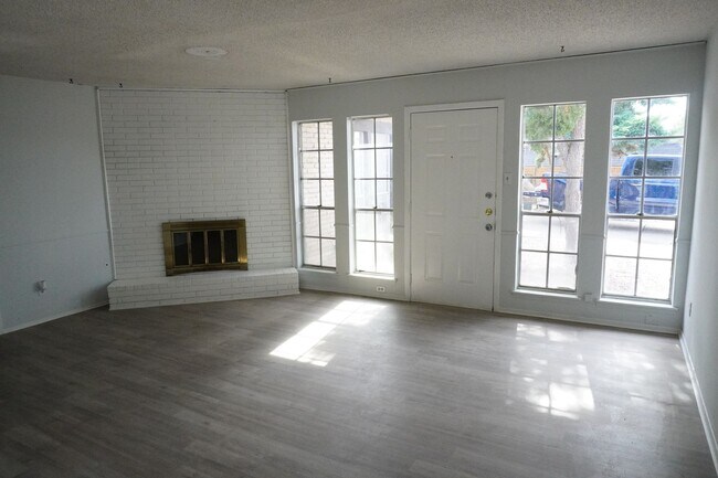 Foto del edificio - Beautiful Remodeled Duplex with 3 bed-1.5 bath in 79912